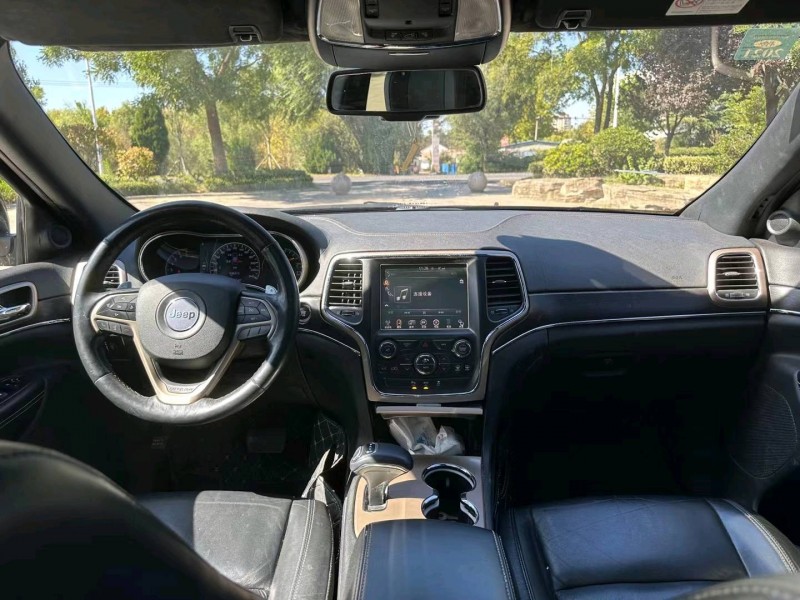 青岛15年Jeep大切诺基4