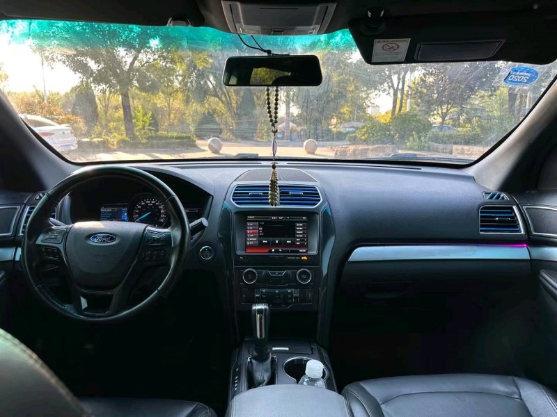 青岛16年福特探险者4