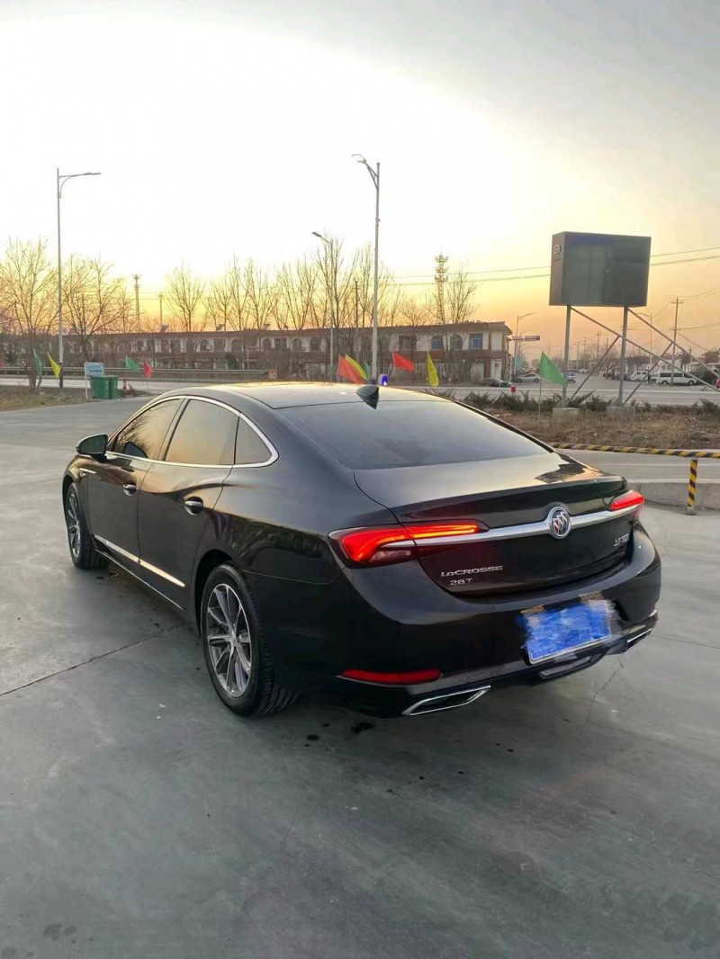 枣庄20年别克君越8