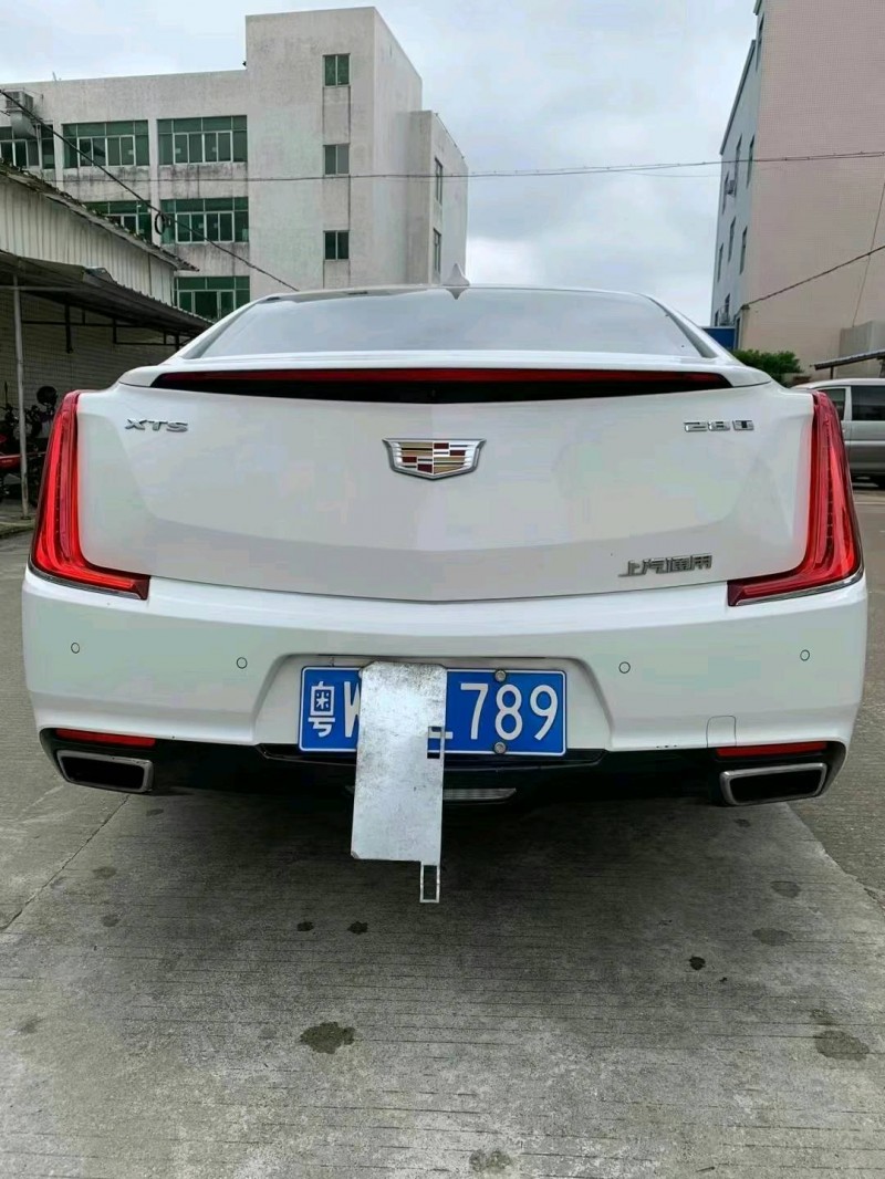 中山19年凯迪拉克XTS4