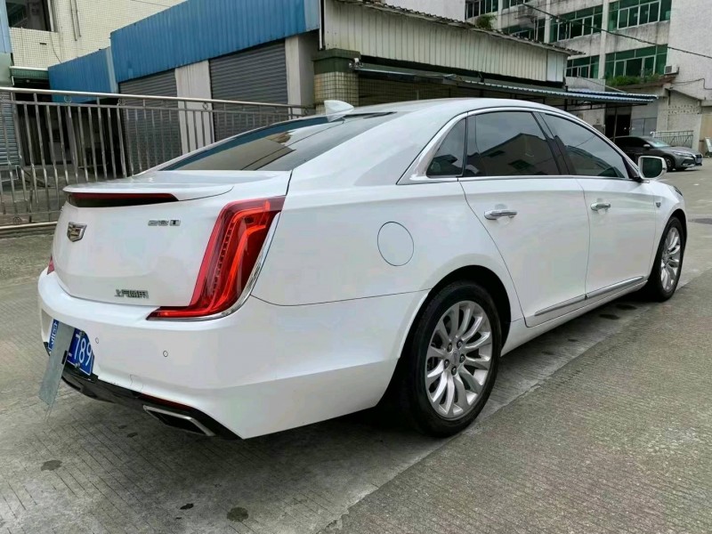 中山19年凯迪拉克XTS5