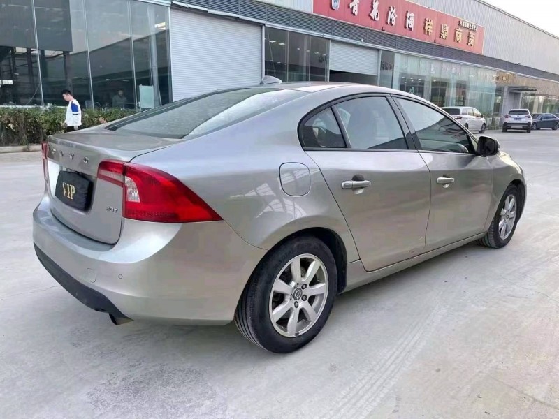 济宁11年沃尔沃S60L8