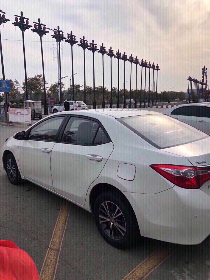 北京16年丰田雷凌8