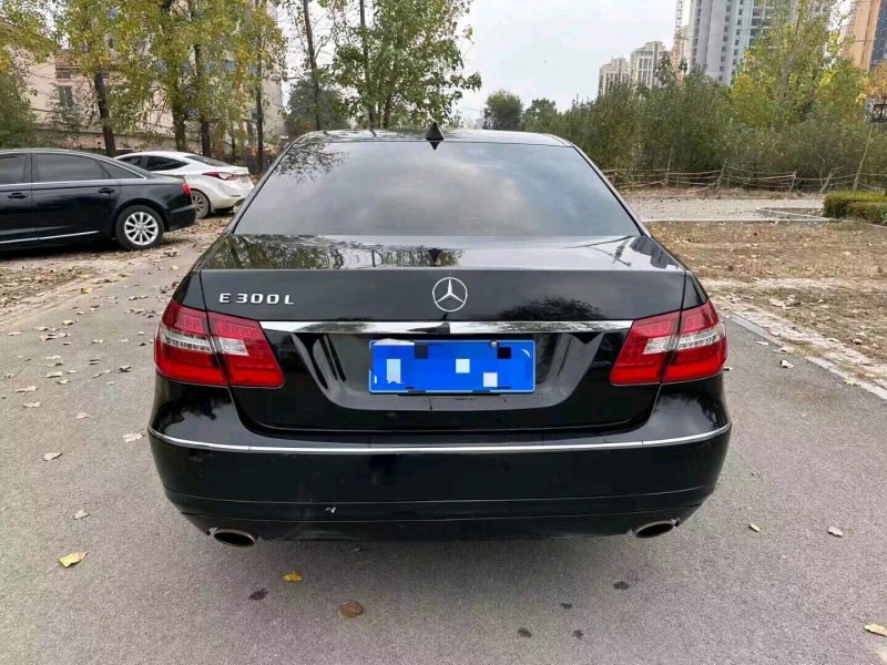 北京12年奔驰E8