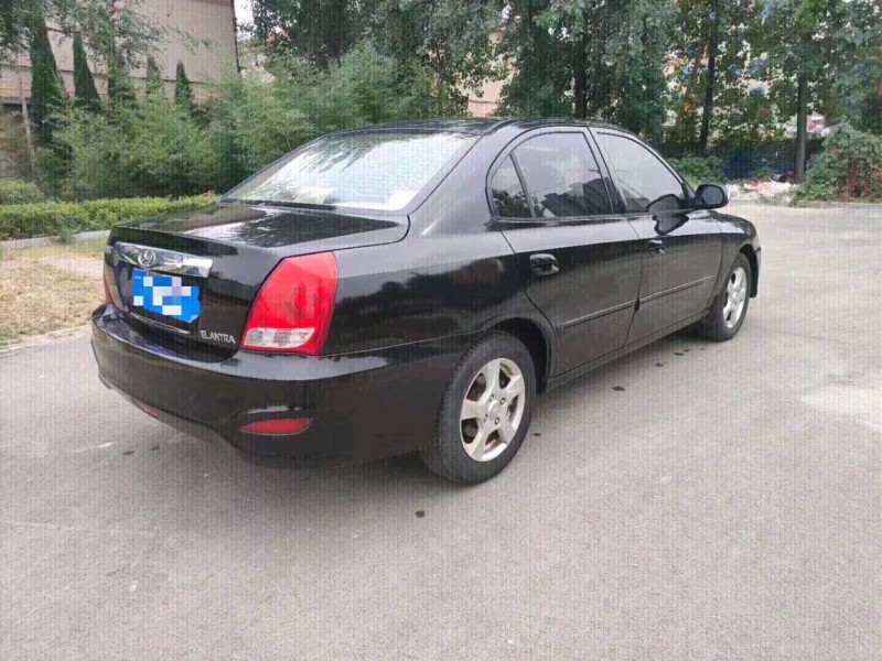 北京11年现代伊兰特8