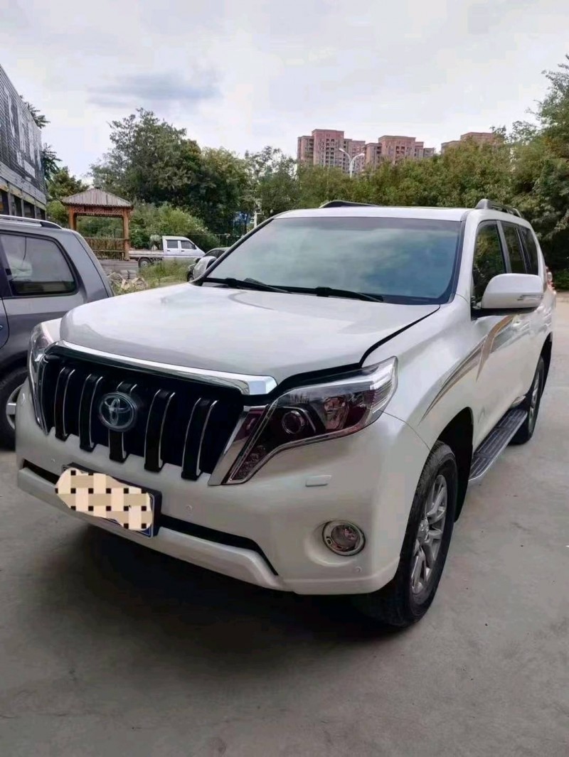 济南16年丰田普拉多7