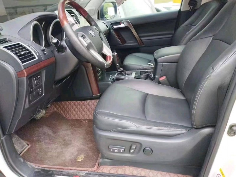 济南16年丰田普拉多3