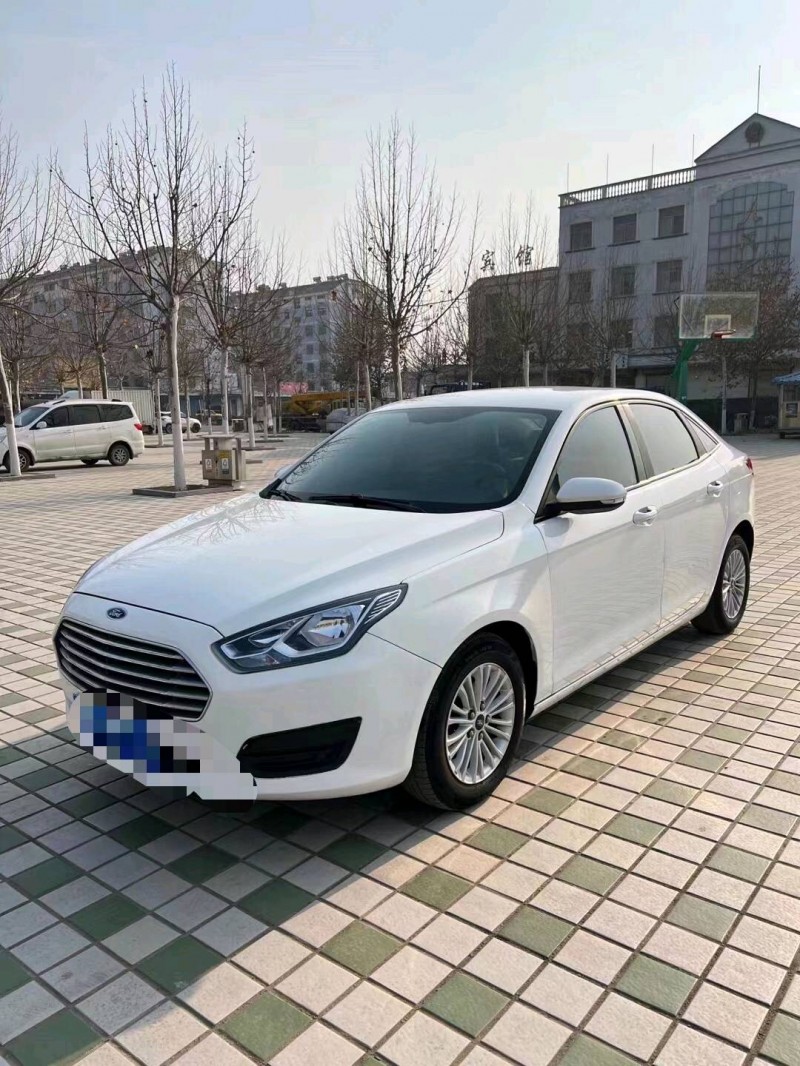 北京17年福特福睿斯3