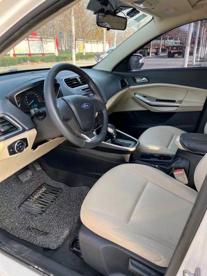 北京17年福特福睿斯4