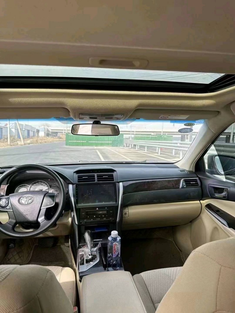 济南16年丰田凯美瑞3