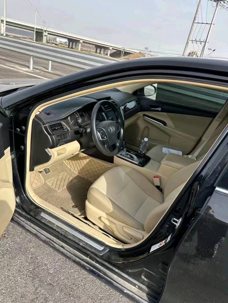 济南16年丰田凯美瑞5