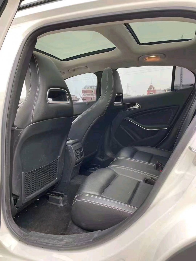 宜昌19年奔驰GLA7