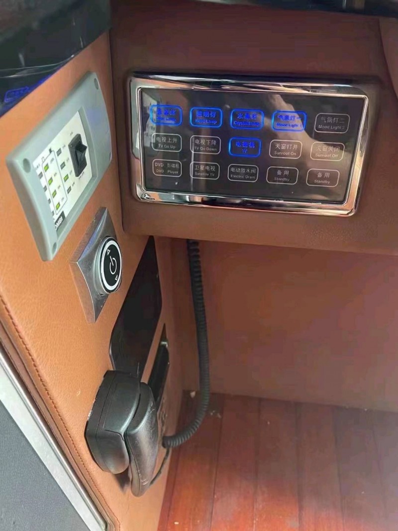 东营14年奔驰威霆5