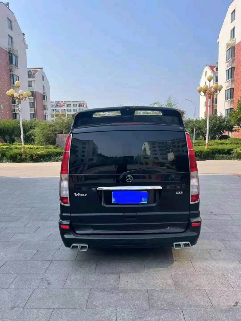 东营14年奔驰威霆8