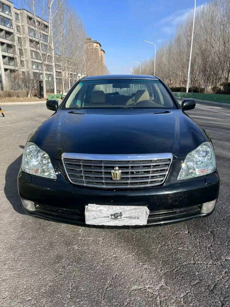 沈阳10年丰田皇冠5