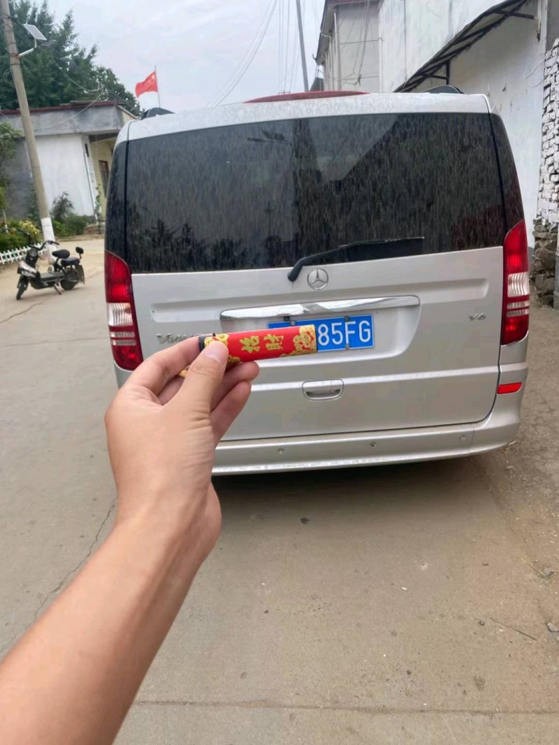 枣庄13年奔驰唯雅诺3