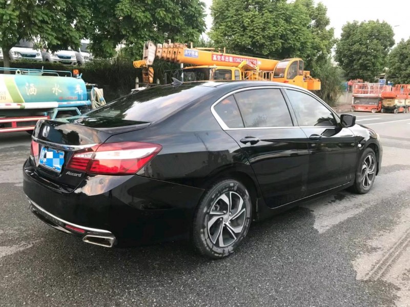 广州17年本田雅阁8