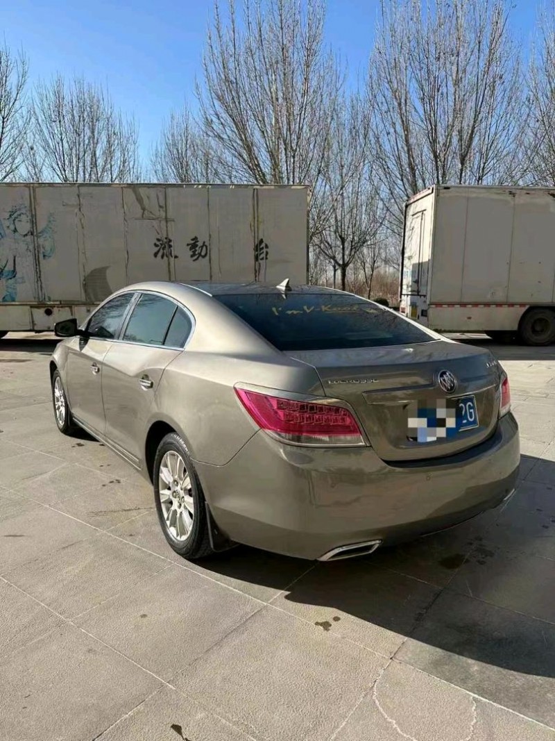 北京10年别克君越8