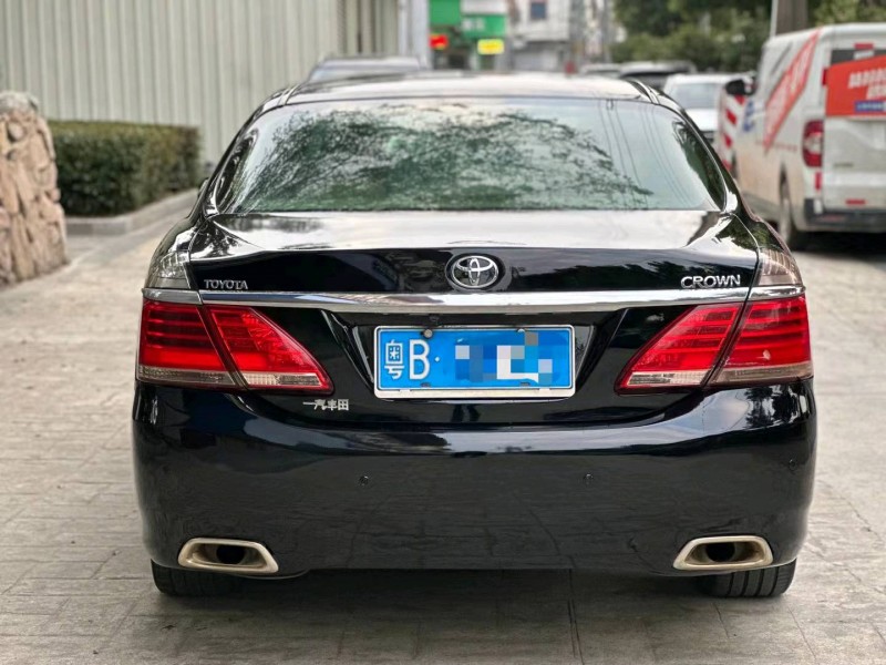 广州13年丰田皇冠9