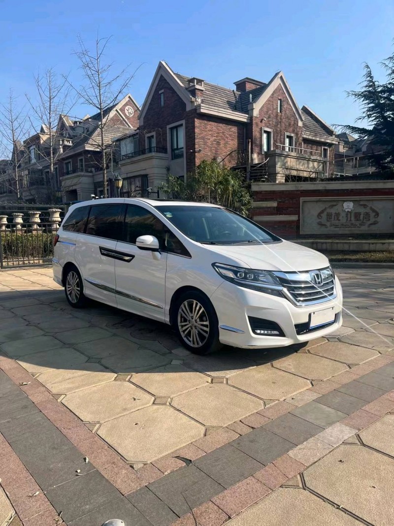 青岛18年本田艾力绅2