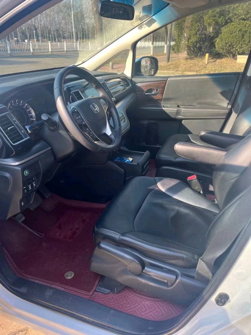 青岛18年本田艾力绅4