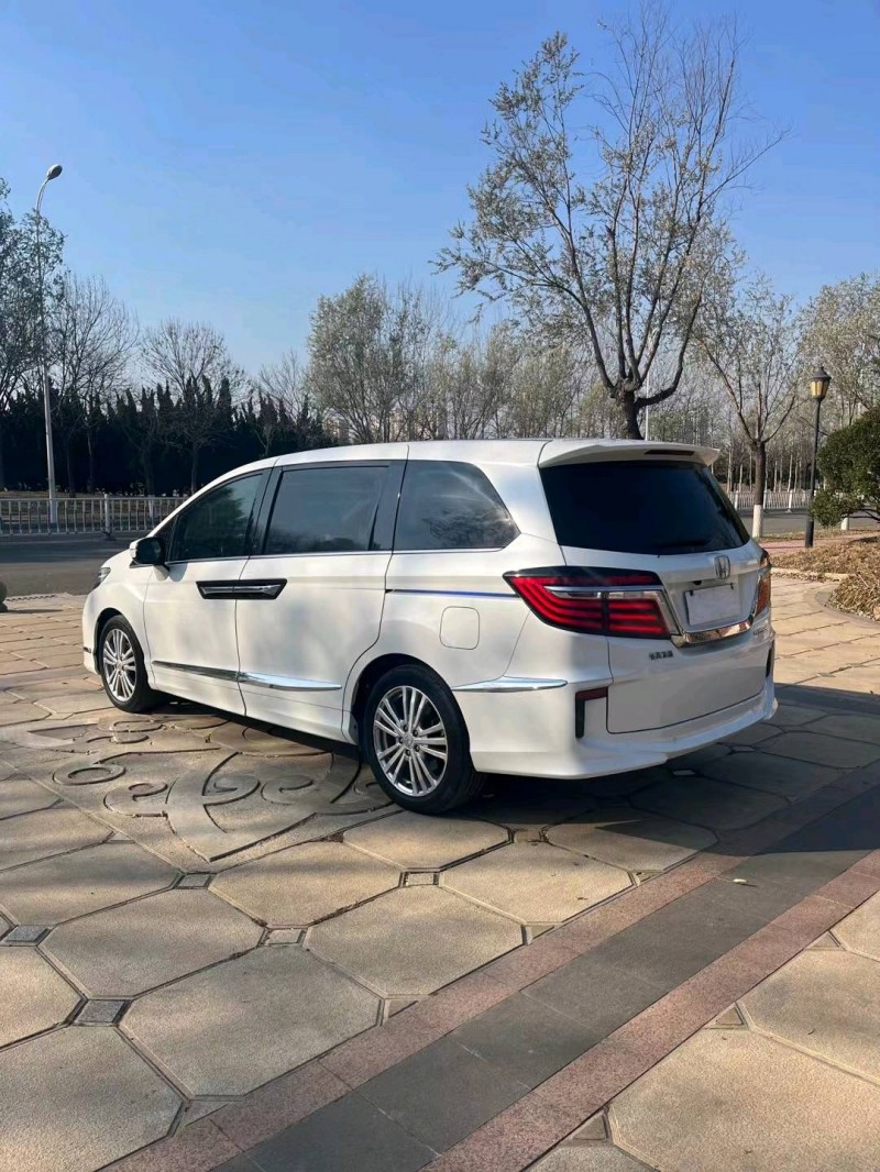 青岛18年本田艾力绅8