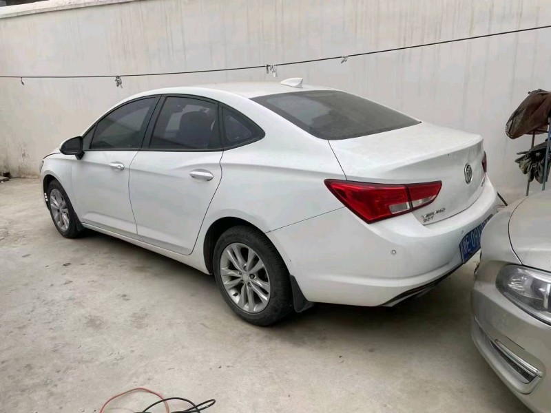 嘉兴18年别克威朗3