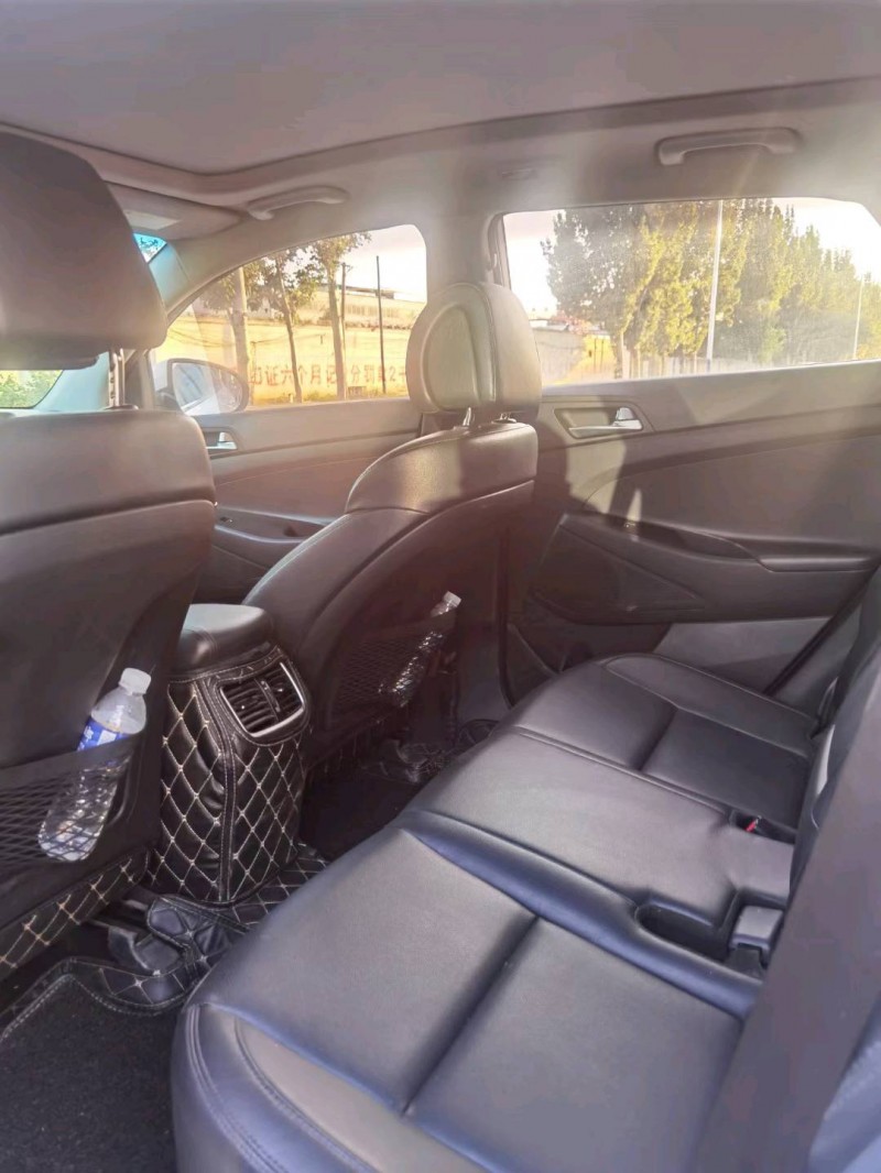 保定16年现代途胜8