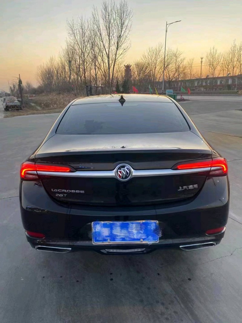 枣庄20年别克君越5