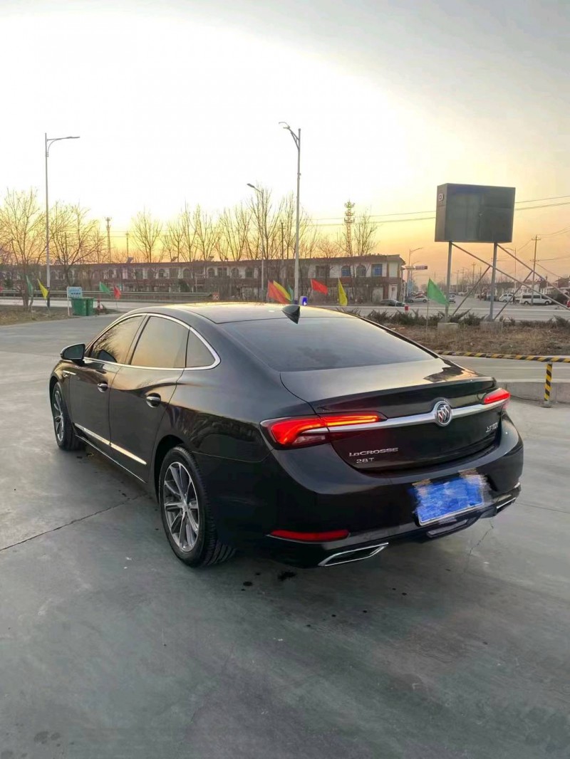 枣庄20年别克君越8