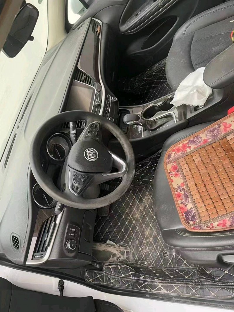 嘉兴18年别克威朗5