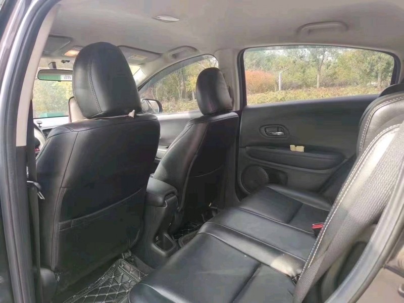 东营17年本田缤智8