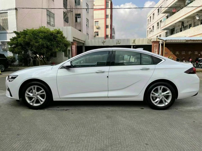 中山22年别克君威3