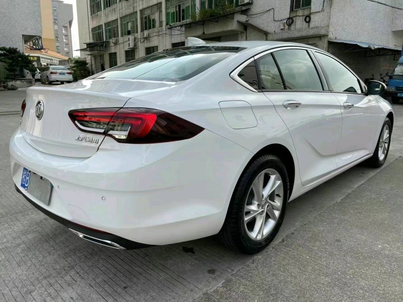 中山22年别克君威5