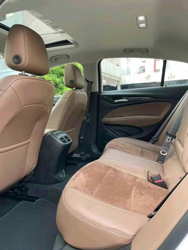 中山22年别克君威7