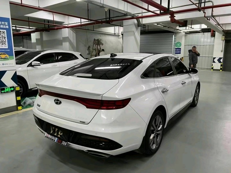 成都21年现代菲斯塔8