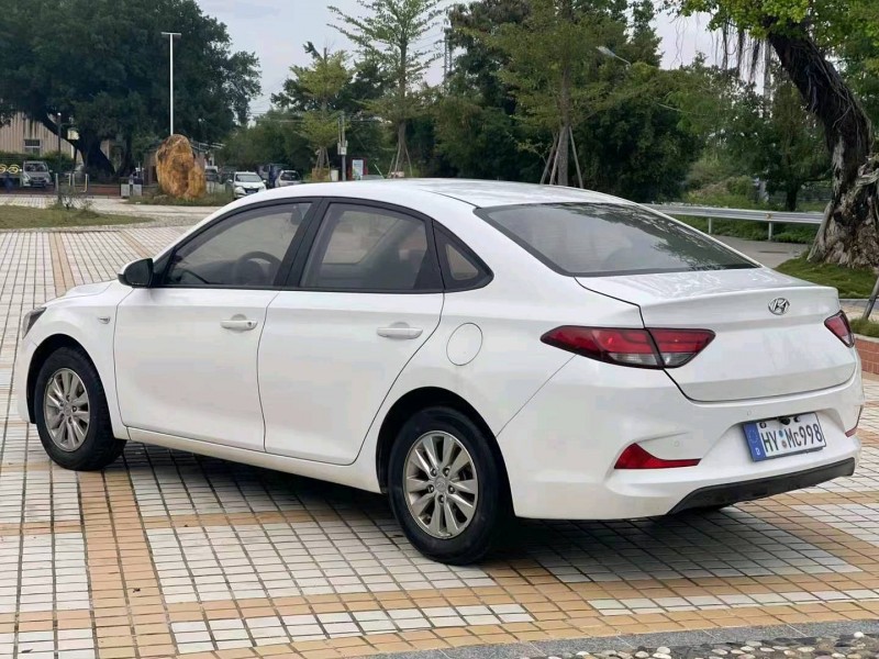 汕头19年现代悦动6