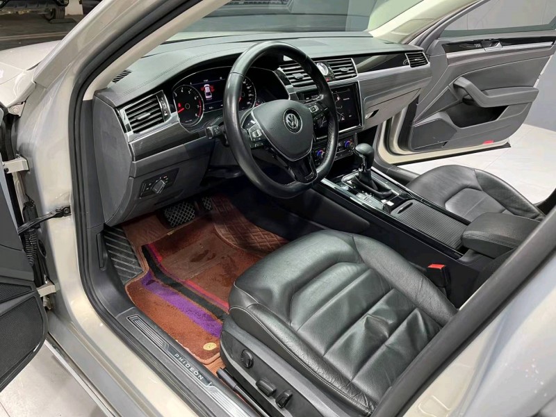 成都18年大众辉昂5