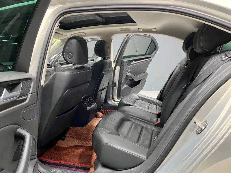 成都18年大众辉昂4