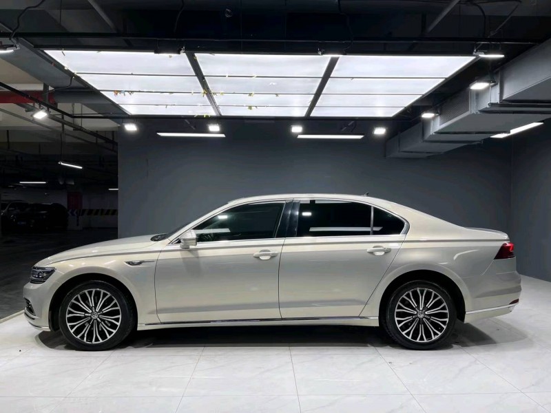 成都18年大众辉昂1