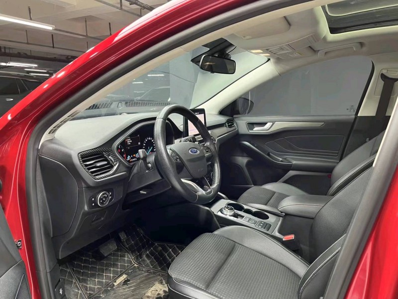 成都20年福特福克斯3