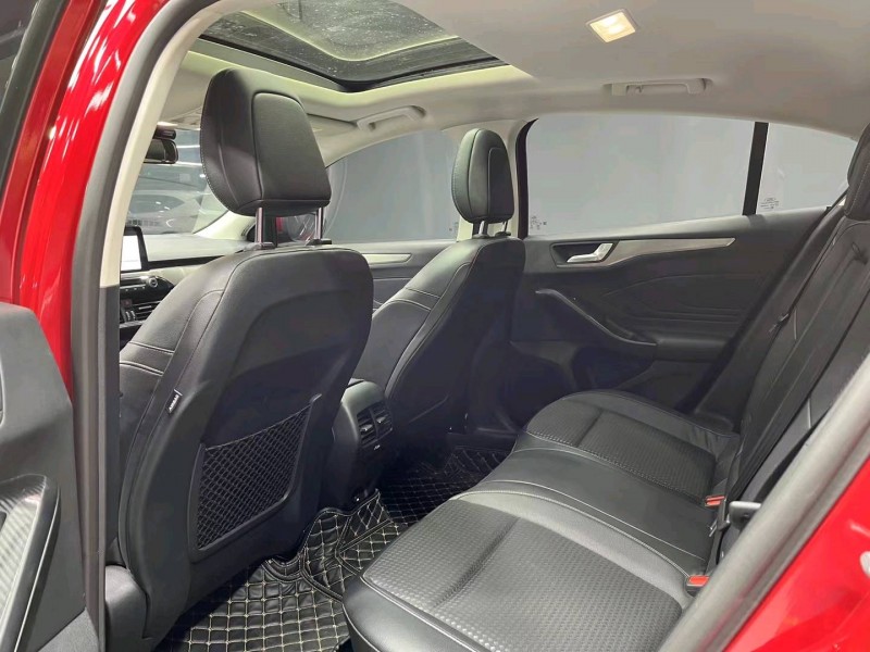 成都20年福特福克斯4