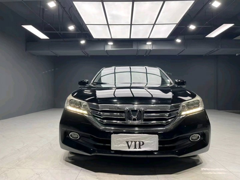 成都15年本田雅阁1