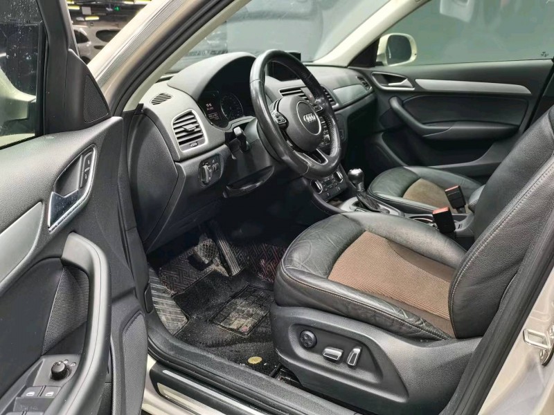 成都17年奥迪Q31