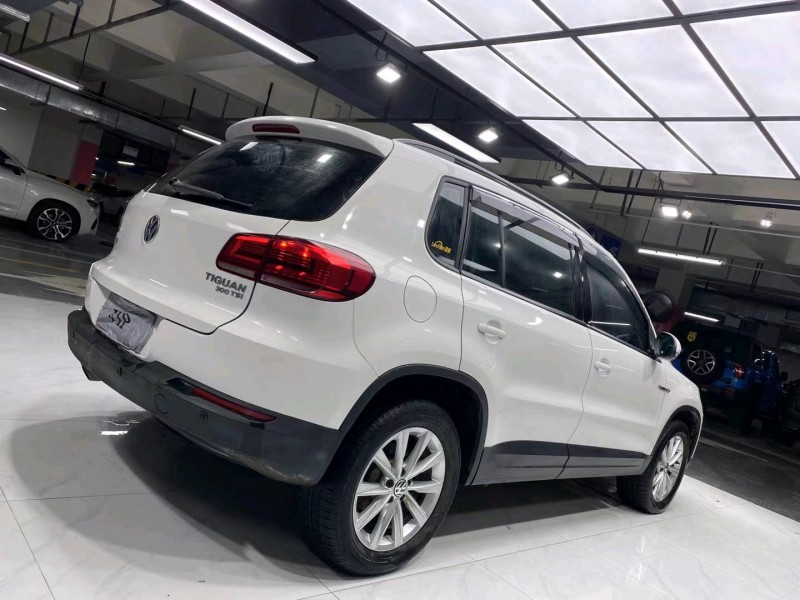 成都16年大众途观5