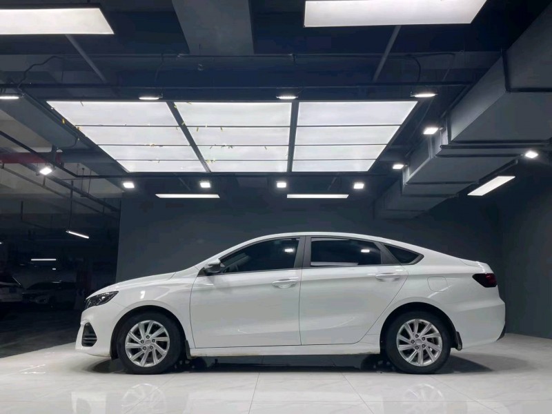 成都20年吉利缤瑞5