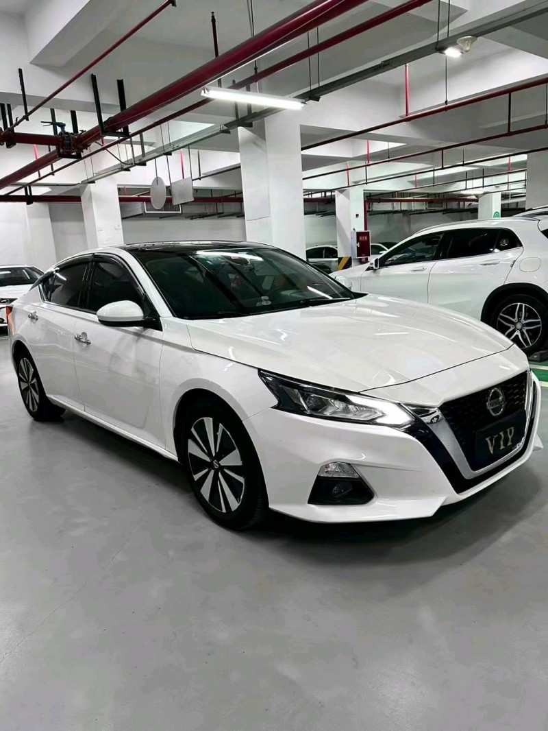 成都20年日产天籁3