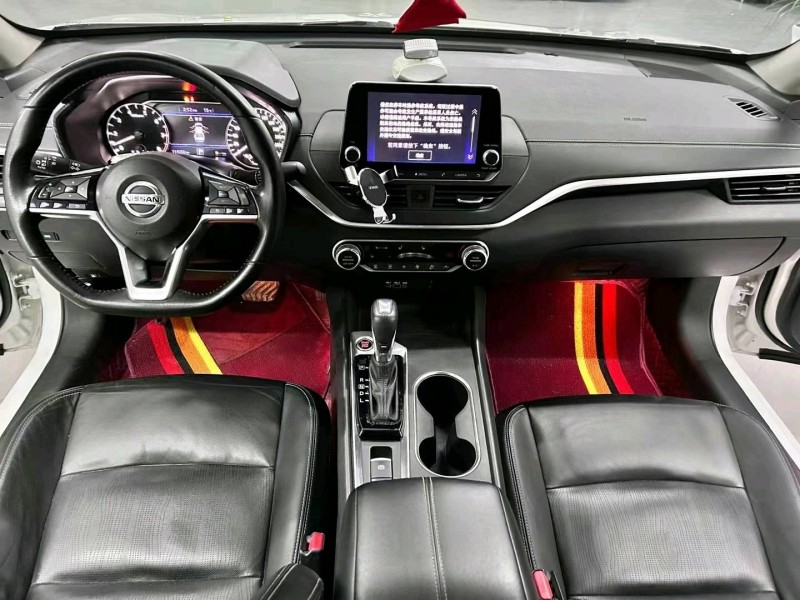 成都20年日产天籁4