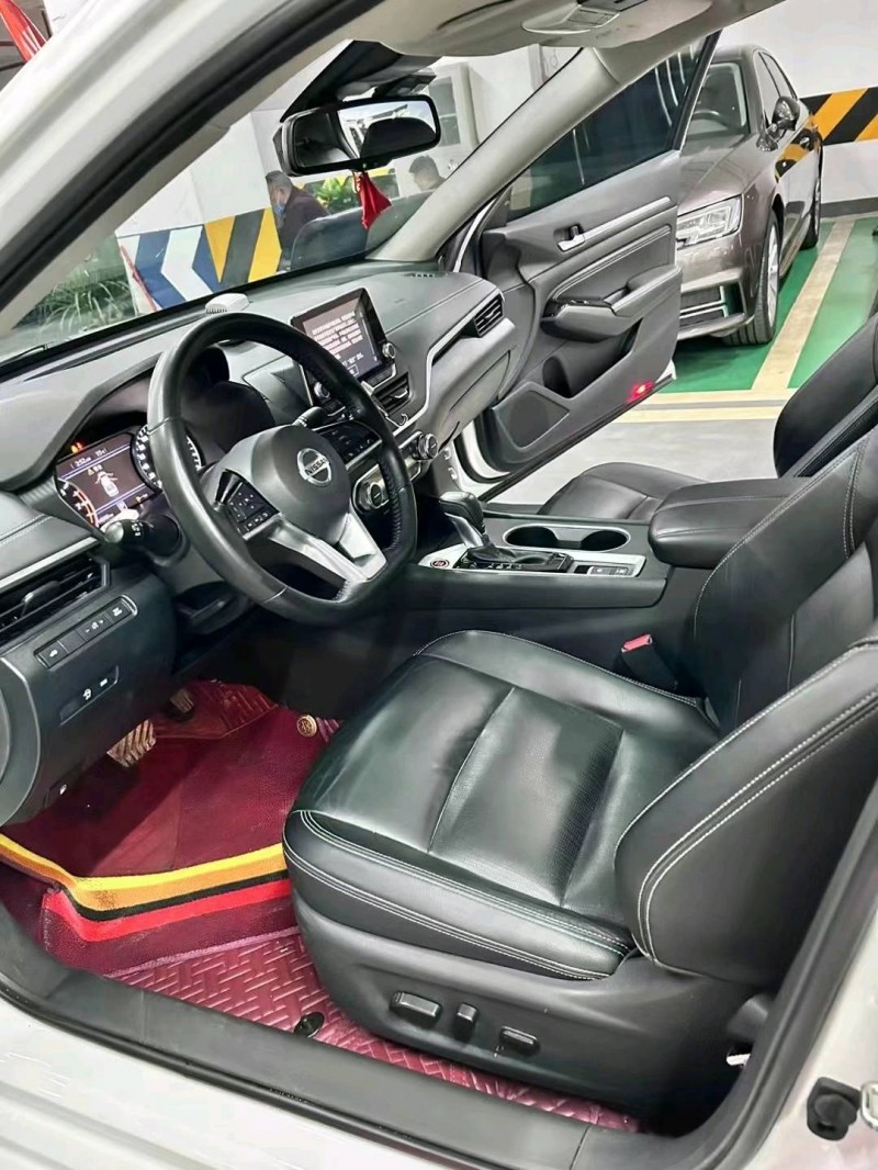 成都20年日产天籁6