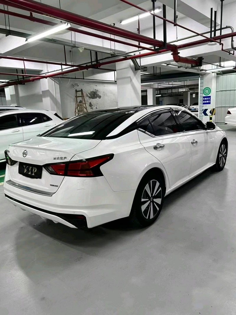 成都20年日产天籁7